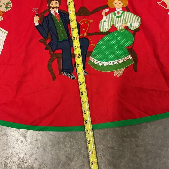 House Of Hatten Christmas Tree Skirt Red Appliqué Mom Dad Kids Toys VTG READ - Picture 7 of 16